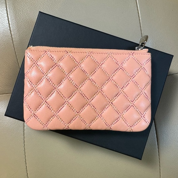 Sold x x CHANEL Quilted Small Cosmetic Case Coral - Picture 2 of 10